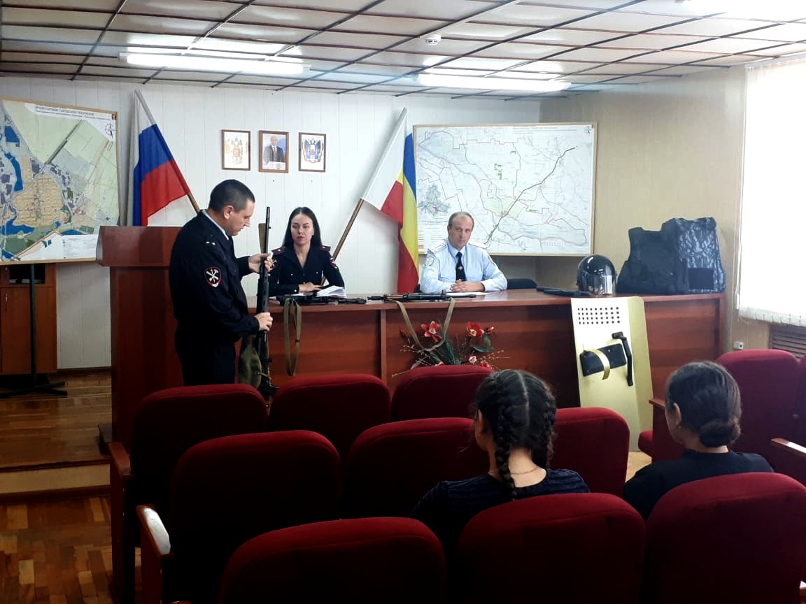Встреча студентов со специалистами в актовом зале