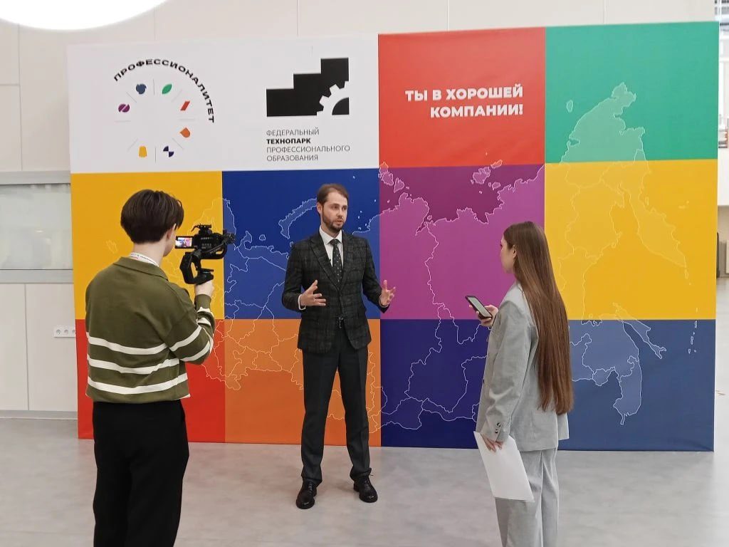 Работа участников защиты программ кластеров «Профессионалитета»